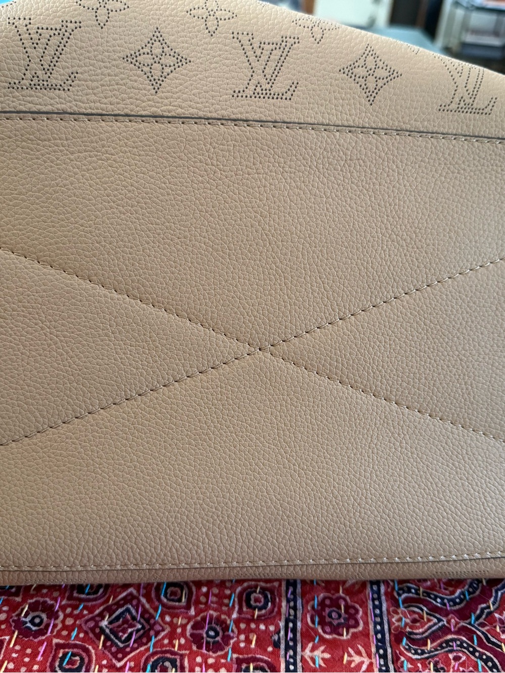 Louis Vuitton Carmel Mahina Arizona Leather Hobo EUC Dust Bag & Receipt - Picture 7 of 13